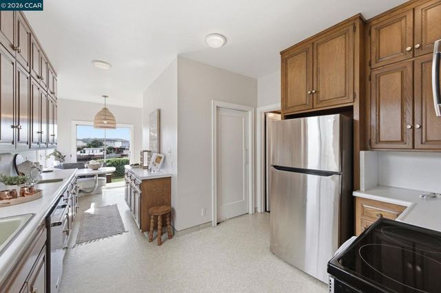 722 Palmera Ct, Alameda, CA 94501