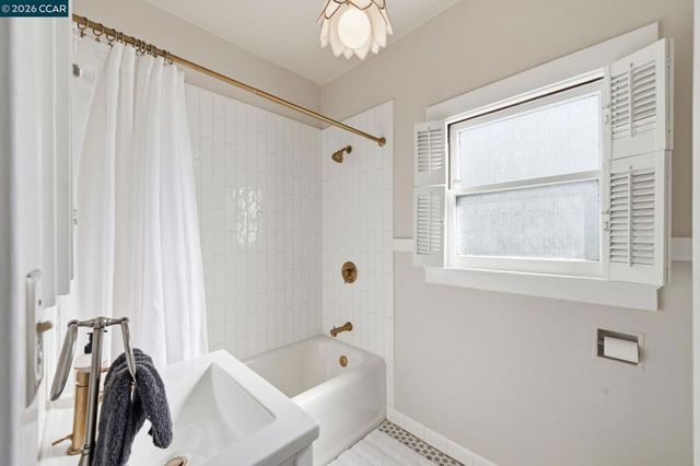 722 Palmera Ct, Alameda, CA 94501
