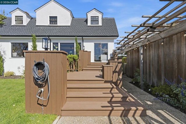 722 Palmera Ct, Alameda, CA 94501