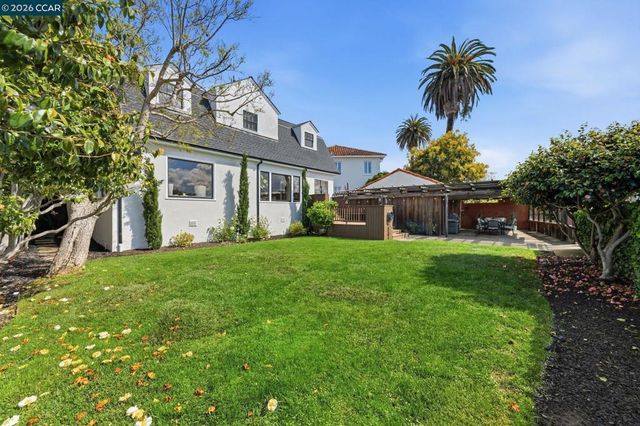 722 Palmera Ct, Alameda, CA 94501