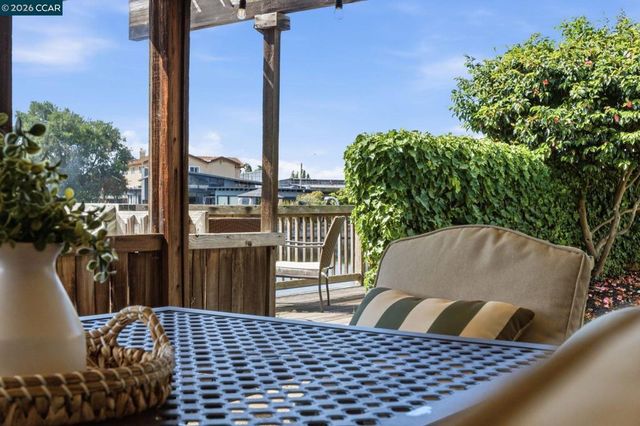 722 Palmera Ct, Alameda, CA 94501
