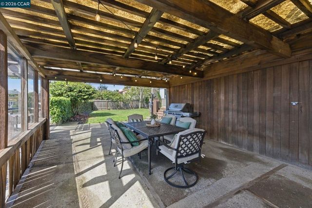 722 Palmera Ct, Alameda, CA 94501