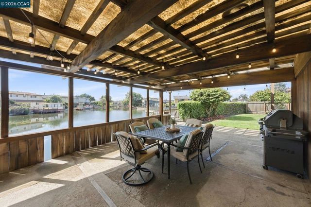 722 Palmera Ct, Alameda, CA 94501