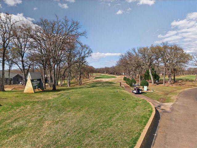 115 Saint Annes Drive, Mabank, TX 75156