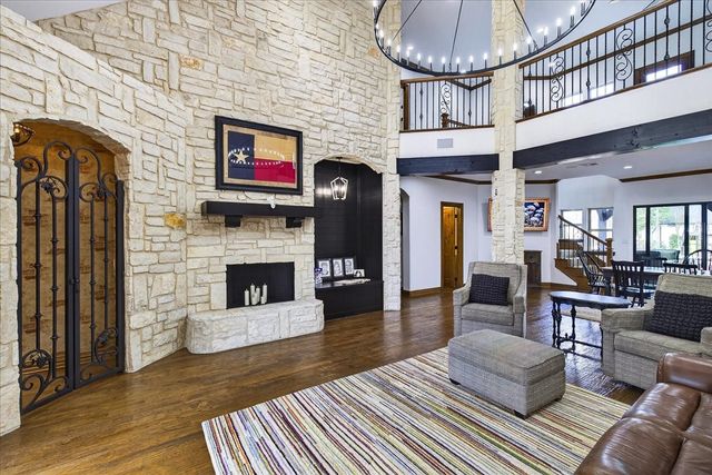 115 Saint Annes Drive, Mabank, TX 75156