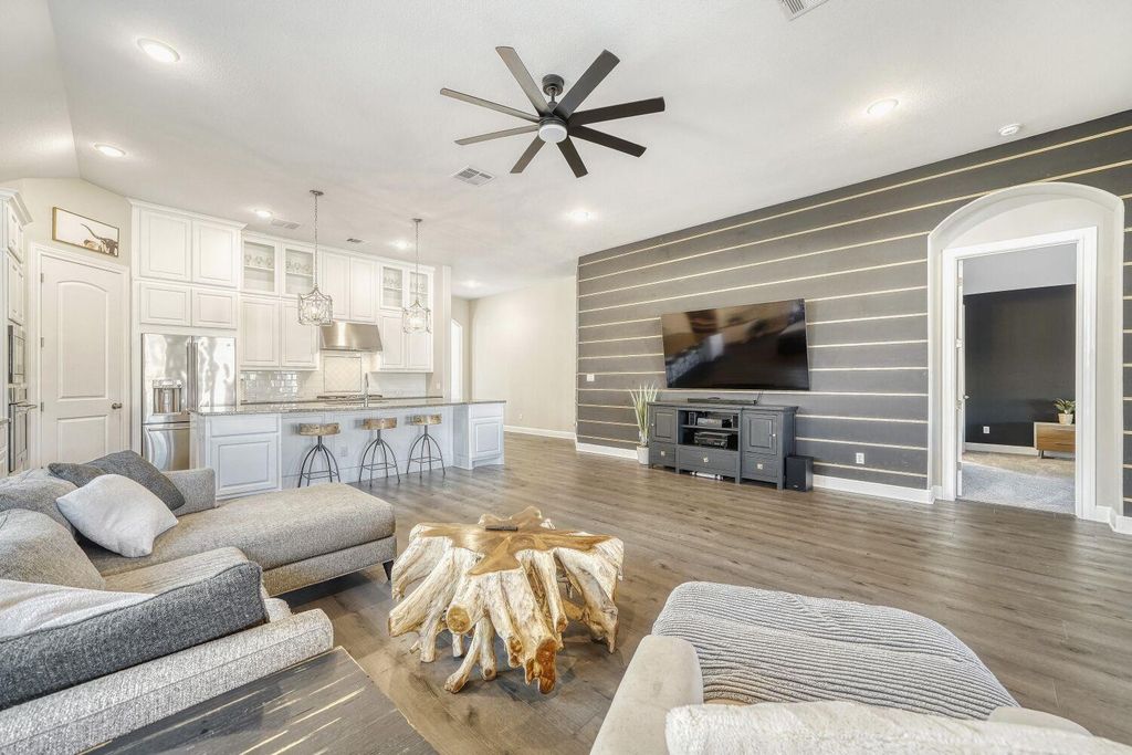 1820 Ficuzza WAY, Leander, TX 78641