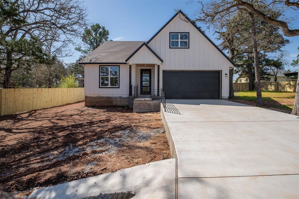113 Eaglenest CT, Smithville, TX 78957