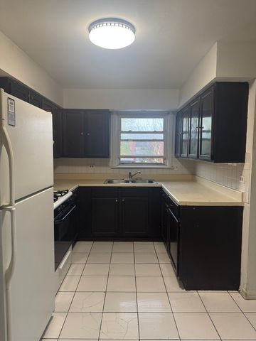 8300 S Vernon Avenue 2E, Chicago, IL 60619