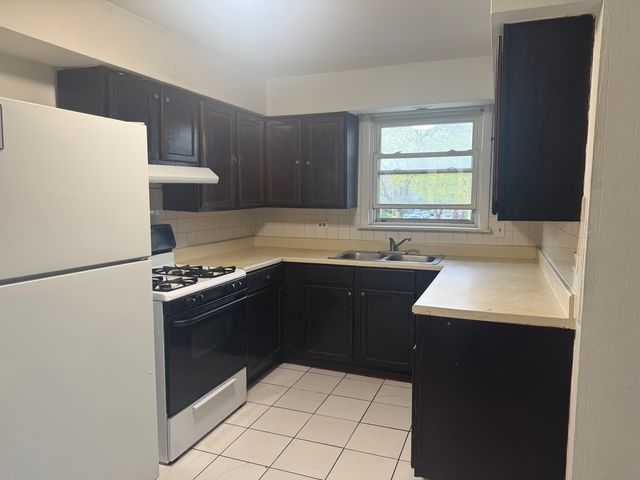 8300 S Vernon Avenue 2E, Chicago, IL 60619