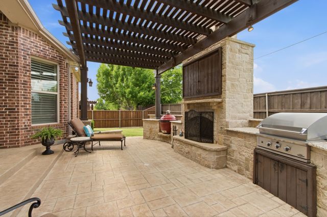 100 Honeysuckle Way, Flower Mound, TX 75028