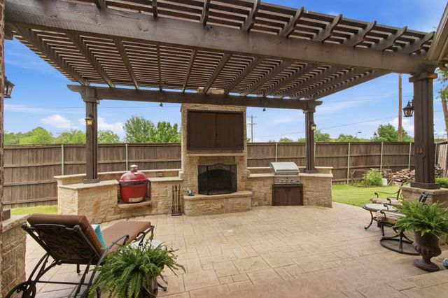 100 Honeysuckle Way, Flower Mound, TX 75028