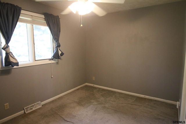 2212 N 121 Street, Omaha, NE 68164