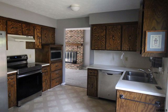2212 N 121 Street, Omaha, NE 68164