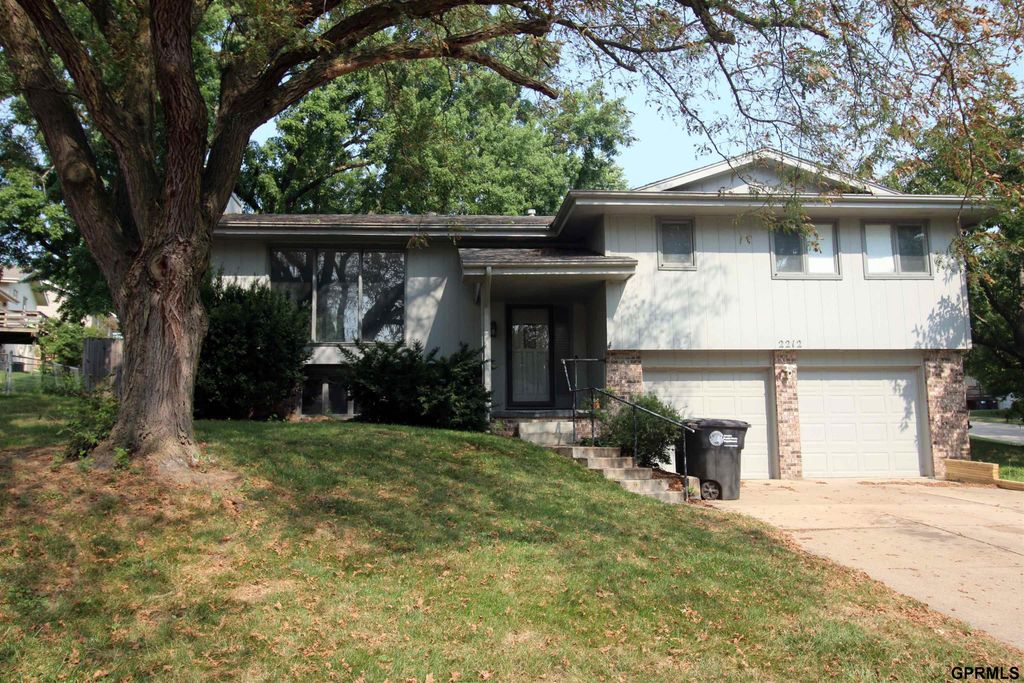 2212 N 121 Street, Omaha, NE 68164