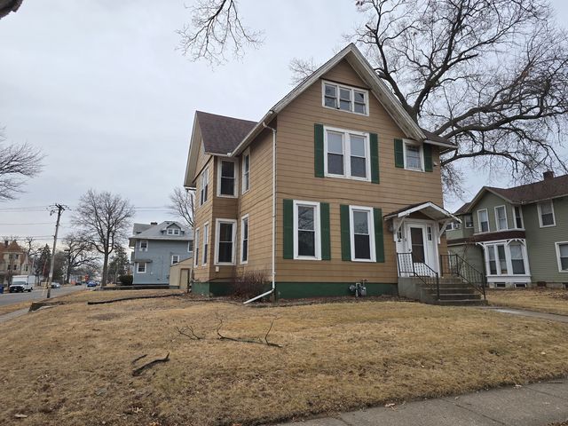 637 Kirkwood Boulevard, Davenport, IA 52803