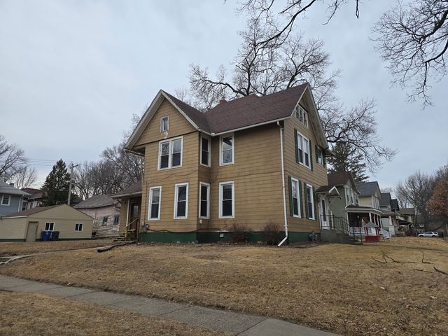 637 Kirkwood Boulevard, Davenport, IA 52803