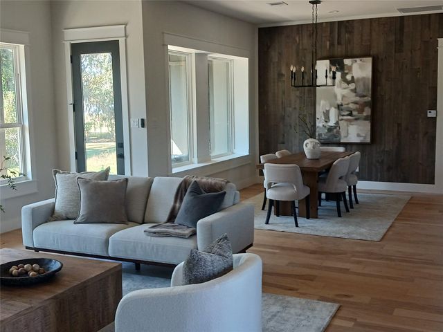 208 Pony Trail, Angleton, TX 77515