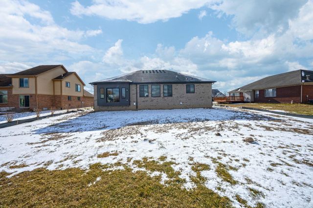 1073 Williamson Circle, Pontiac, MI 48340