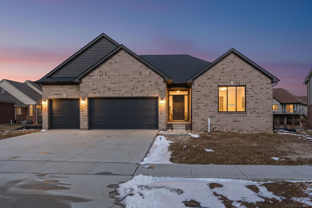 1073 Williamson Circle, Pontiac, MI 48340