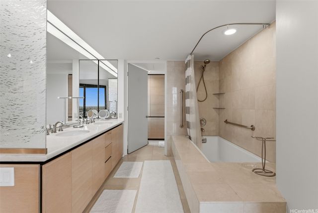 66 Queen Street 1605, Honolulu, HI 96813