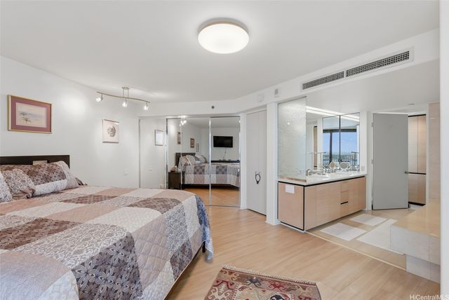 66 Queen Street 1605, Honolulu, HI 96813