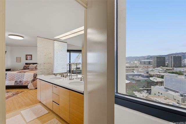 66 Queen Street 1605, Honolulu, HI 96813