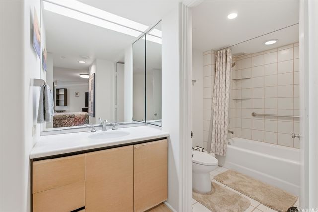 66 Queen Street 1605, Honolulu, HI 96813