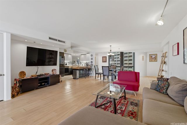 66 Queen Street 1605, Honolulu, HI 96813