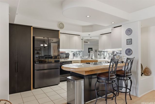 66 Queen Street 1605, Honolulu, HI 96813