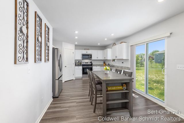 8376 N Oaks Court, Grand Blanc, MI 48439