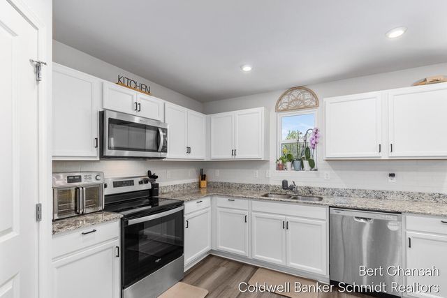 8376 N Oaks Court, Grand Blanc, MI 48439