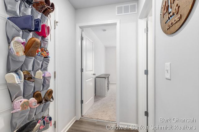 8376 N Oaks Court, Grand Blanc, MI 48439