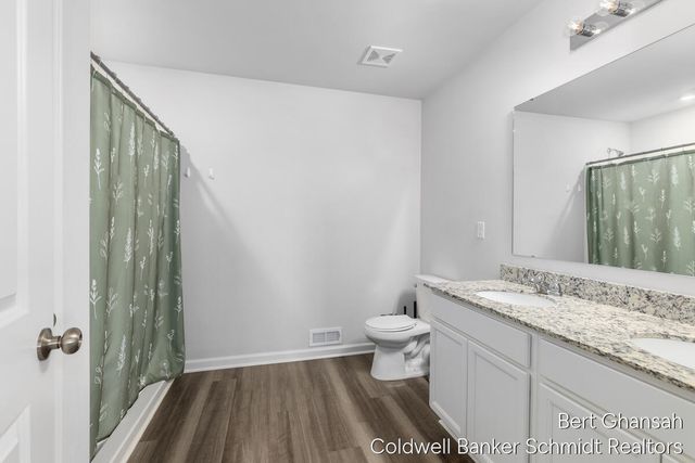8376 N Oaks Court, Grand Blanc, MI 48439