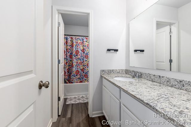 8376 N Oaks Court, Grand Blanc, MI 48439