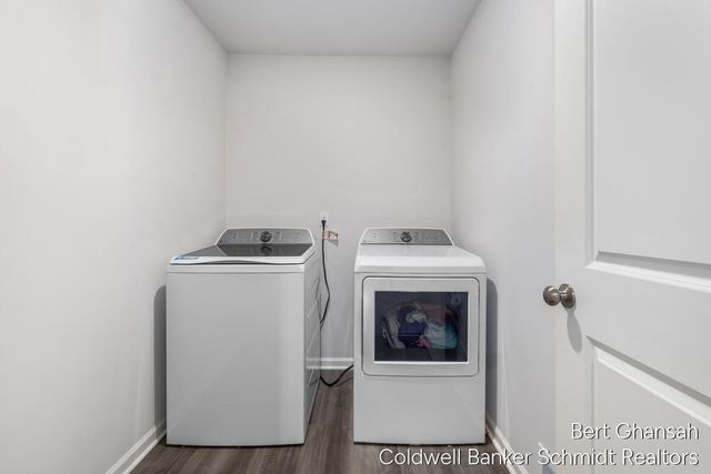 8376 N Oaks Court, Grand Blanc, MI 48439