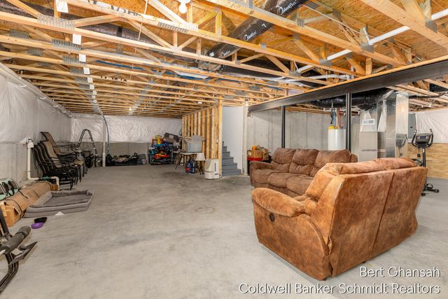8376 N Oaks Court, Grand Blanc, MI 48439