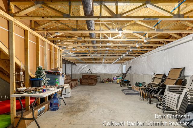 8376 N Oaks Court, Grand Blanc, MI 48439