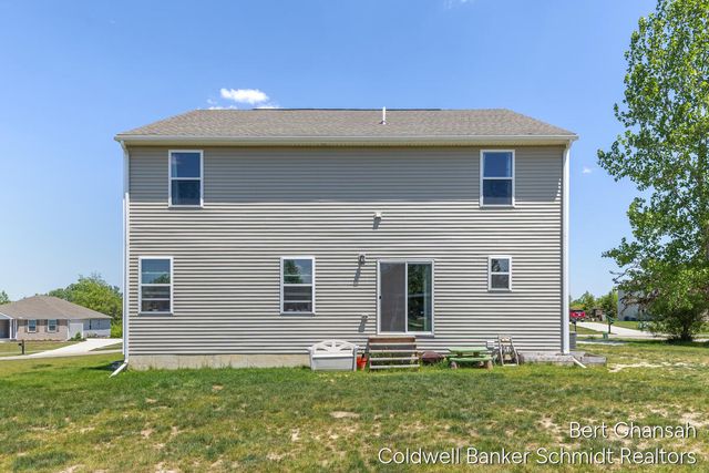 8376 N Oaks Court, Grand Blanc, MI 48439