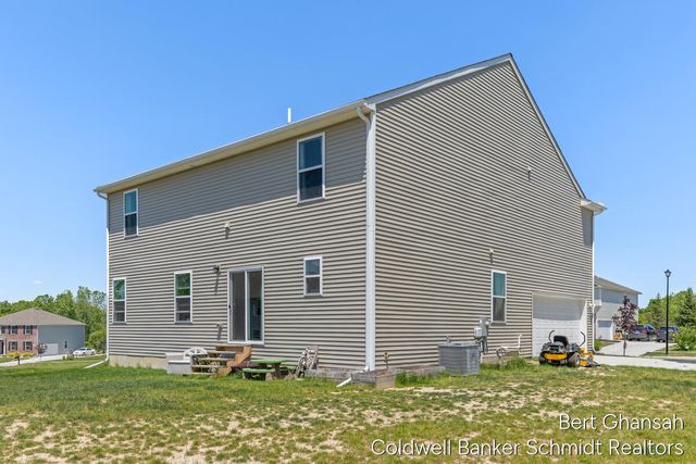 8376 N Oaks Court, Grand Blanc, MI 48439