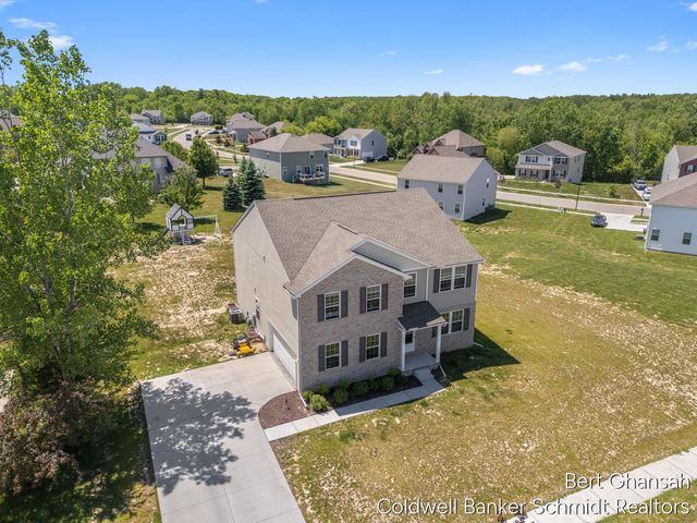 8376 N Oaks Court, Grand Blanc, MI 48439
