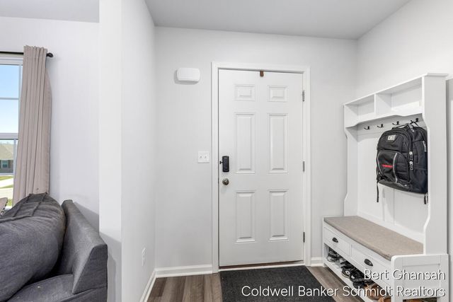 8376 N Oaks Court, Grand Blanc, MI 48439