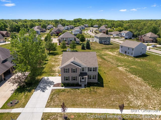 8376 N Oaks Court, Grand Blanc, MI 48439