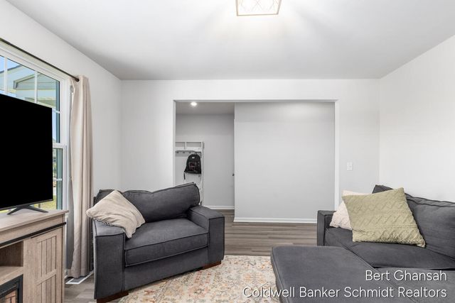 8376 N Oaks Court, Grand Blanc, MI 48439