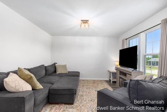 8376 N Oaks Court, Grand Blanc, MI 48439