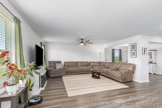8376 N Oaks Court, Grand Blanc, MI 48439