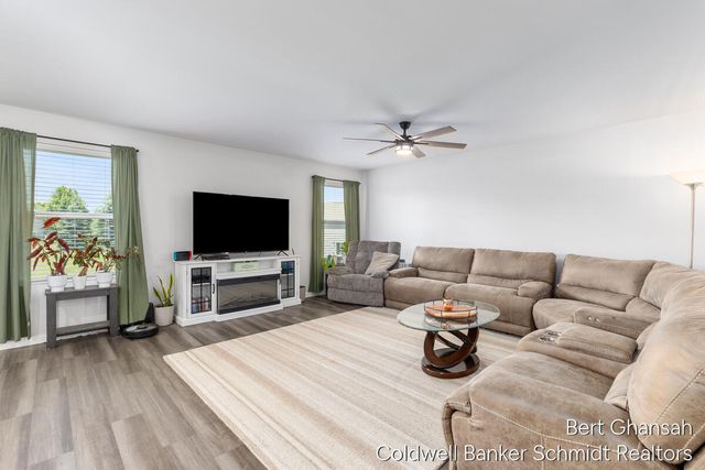 8376 N Oaks Court, Grand Blanc, MI 48439