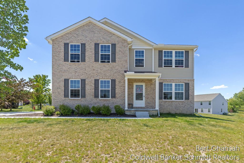 8376 N Oaks Court, Grand Blanc, MI 48439