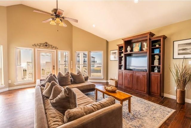773 Bolivar Dunes Boulevard, Gilchrist, TX 77617
