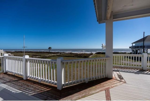 773 Bolivar Dunes Boulevard, Gilchrist, TX 77617