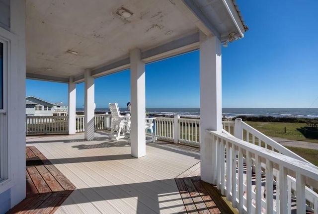 773 Bolivar Dunes Boulevard, Gilchrist, TX 77617